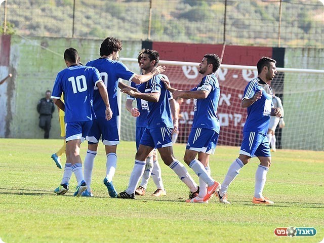 ג'נח המשיך פנימה, השחקנים חוגגים (ארנון לוי)